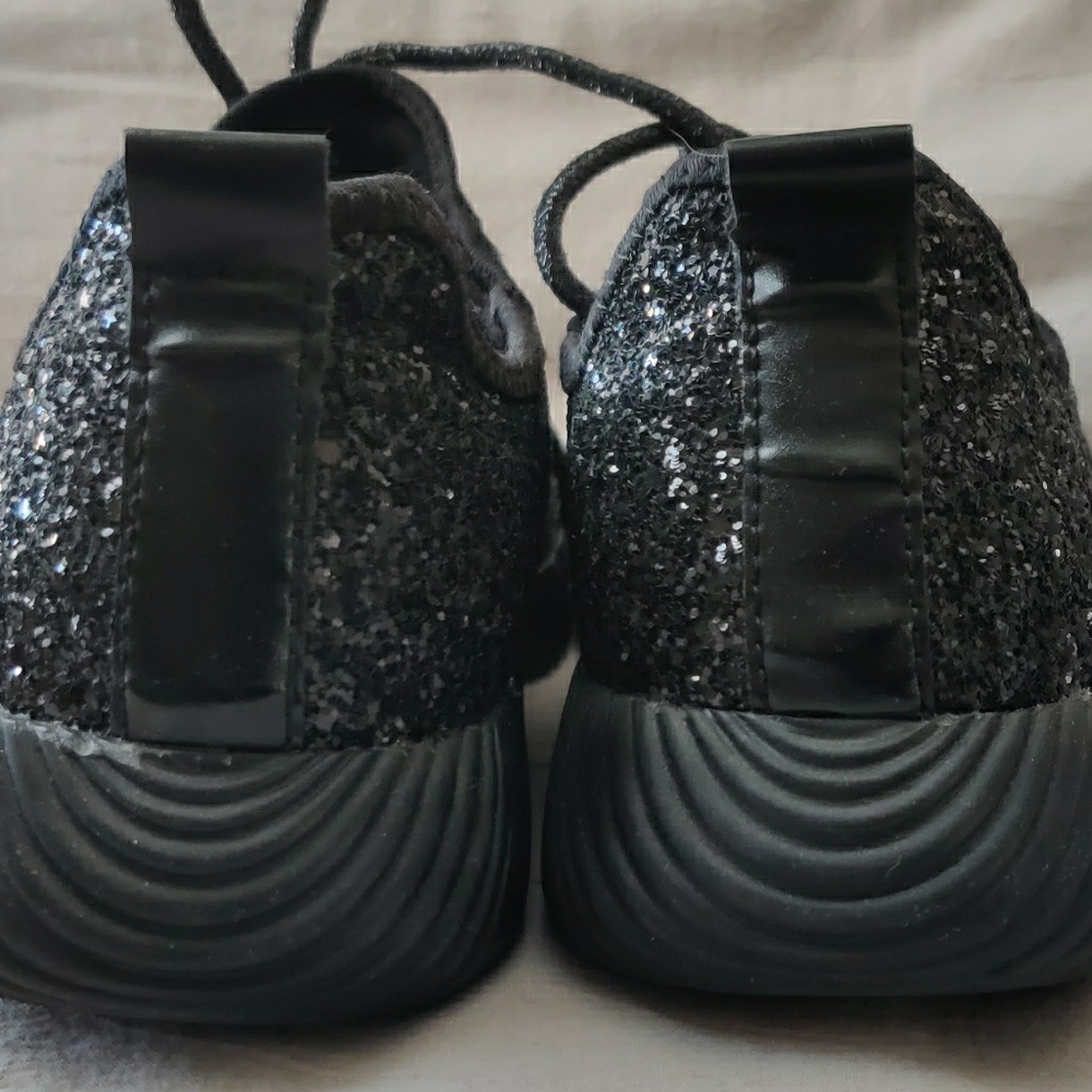 Women's black glitter tennis shoes